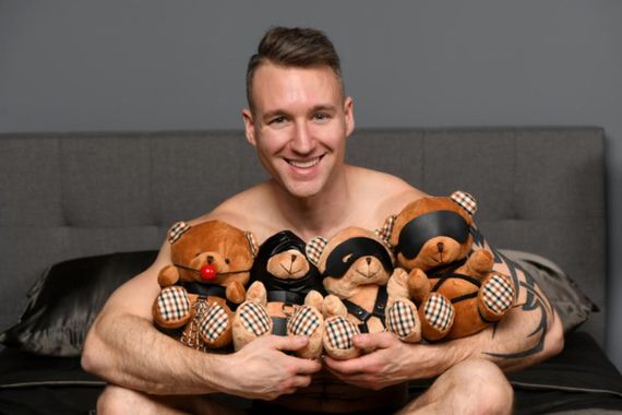 Плюшевий ведмедик HOODED Teddy Bear БДСМ у шкіряному капюшоні з повідцем, 23x16x12 см | Зображення 6