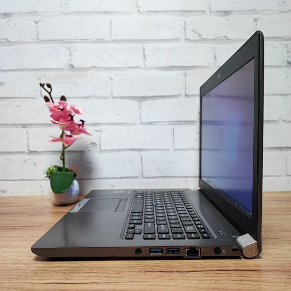 Ноутбук Toshiba Tecra Z40-A / 14" (1600x900) TN / Intel Core i5-4300U (2 (4) ядра по 1.9 - 2.9 GHz) / 8 GB DDR3 / 256 GB SSD / Intel HD Graphics 4400 / WebCam / HDMI б/в | Зображення 5