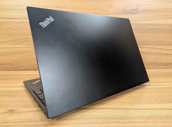 Ноутбук Б-клас Lenovo ThinkPad E15 / 15.6" (1920x1080) IPS / Intel Core i7-10510U (4 (8) ядра по 1.8 - 4.9 GHz) / 16 GB DDR4 / 512 GB SSD / Intel UHD Graphics / WebCam / Windows 10 б/в + Подарунок Бездротова миша / USB | Зображення 6