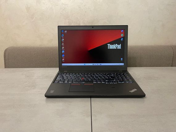 Ноутбук Lenovo ThinkPad T550 / 15.6" (1920x1080) TN / Intel Core i5-5300U (2 (4) ядра по 2.3 - 2.9 GHz) / 16 GB DDR3 / 256 GB SSD / Intel HD Graphics 5500 / WebCam / Fingerprint б/у + Подарок Проводная мышь / USB | Зображення 1