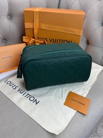 Несесер Louis Vuitton Dopp Kit Taurillon Monogram косметичка зелена c870