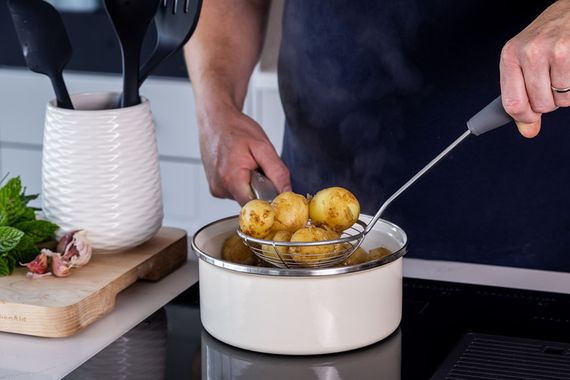 Шумовка KitchenAid Coreline KAS010OHCGG 37.3 см серая | Зображення 5
