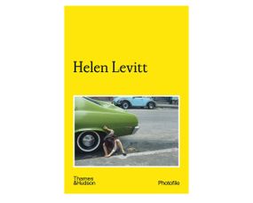 Книга Helen Levitt: Photofile.