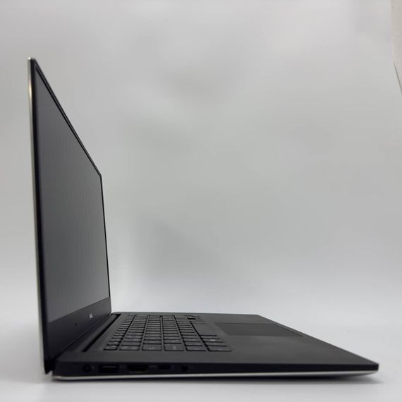 Игровой ноутбук Dell XPS 15 9560 / 15.6" (1920x1080) IPS / Intel Core i7-7700HQ (4 (8) ядра по 2.8 - 3.8 GHz) / 16 GB DDR4 / 512 GB SSD / nVidia GeForce GTX 1050, 4 GB GDDR5, 128-bit / WebCam б/у | Зображення 6
