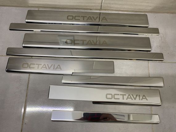 Накладки на пороги Carmos (8 шт., нерж.) для Skoda Octavia II A5 2010-2013рр | Зображення 5