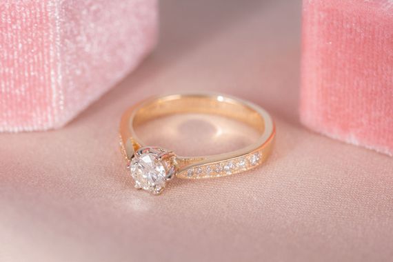 Кольцо из желтого и белого золота с фианитами 15 | Зображення 7