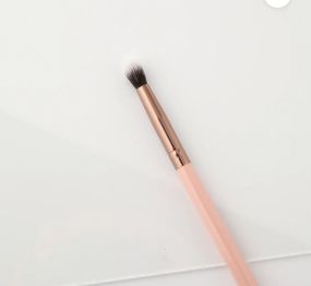 Кисть для макіяжу LUXIE 205 Tapered Blending Brush - Rose Gold