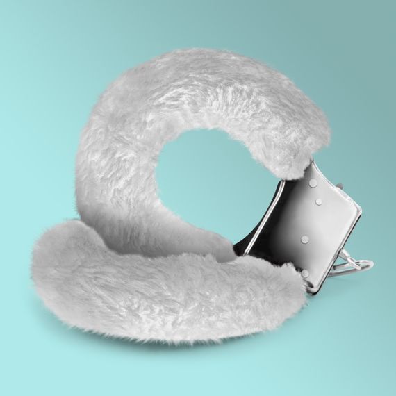 Наручники Love Cuffs Crushious металеві, з білим хутром Sex Aura | Зображення 4