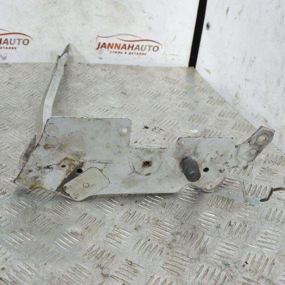 Кронштейн кріплення лівої фари косої Volkswagen Transporter T4 1990-2003 Фольксваген т4