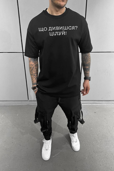 Футболка з мерчем