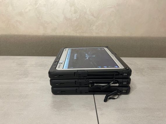 Захищений планшет Panasonic Toughbook CF-33 / 12" (2160x1440) IPS Touch / Intel Core i5-7300U (2 (4) ядра по 2.6 - 3.5 GHz) / 8 GB DDR3 / 128 GB SSD / Intel HD Graphics 620 / WebCam / Стилус / Два АКБ / Без клавіатури б/в | Зображення 6