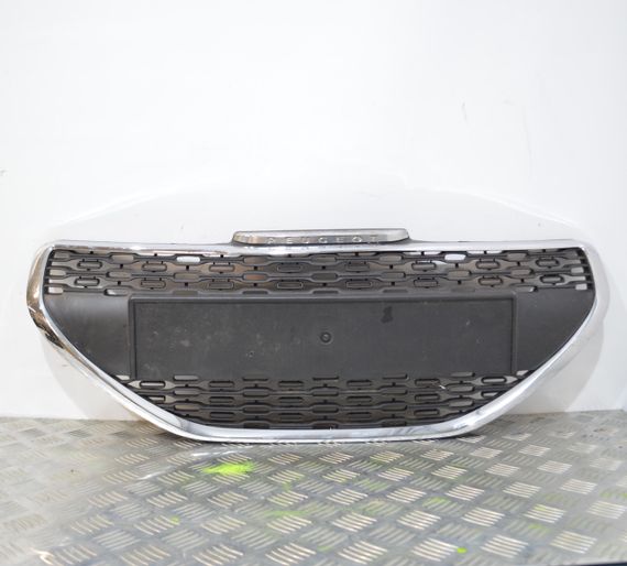 Решітка радіатора Peugeot 208 2012-2015 дорестайл Решітка переднього бампера Пежо 208 9672794377