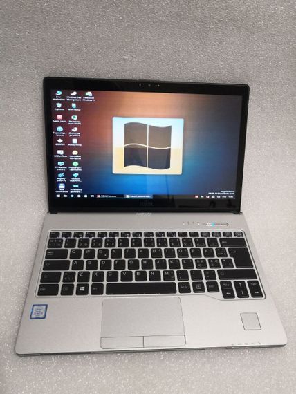 Ультрабук Б-клас Fujitsu LifeBook / 13.3" IPS Touch / Core i5-6300U (2(4) ядра по 2.4-3 GHz) / 8GB DDR4 / 256GB SSD / HD Graphics 520 / WebCam / HDMI б/в | Зображення 3