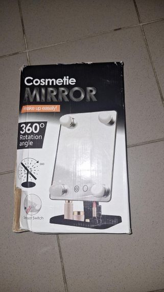 УЦЕНКА! Компактное зеркало с подсветкой для макияжа MCH Cosmetie Mirror 360 (плохая коробка) | Зображення 1