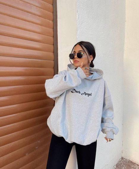 Женский теплый худи на флисе оверсайз с крыльями на спине TS122 цвет серый, размер 42/46