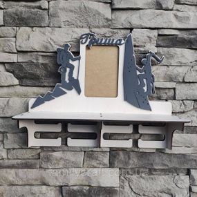 Медальниця з фоторамкою і полицею для кубків Дерев'яний тримач для медалей Органайзер для нагород Альпініст