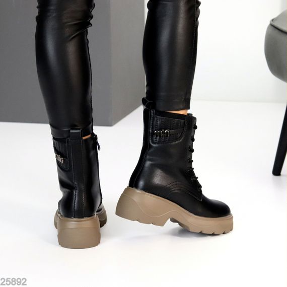Черные зимние высокие кожаные ботинки берцы на бежевой подошве | Зображення 4
