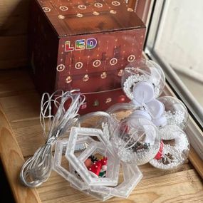 Гірлянда штора 10 ниток Шестикутники з фігурами та кульки від USB SF-50