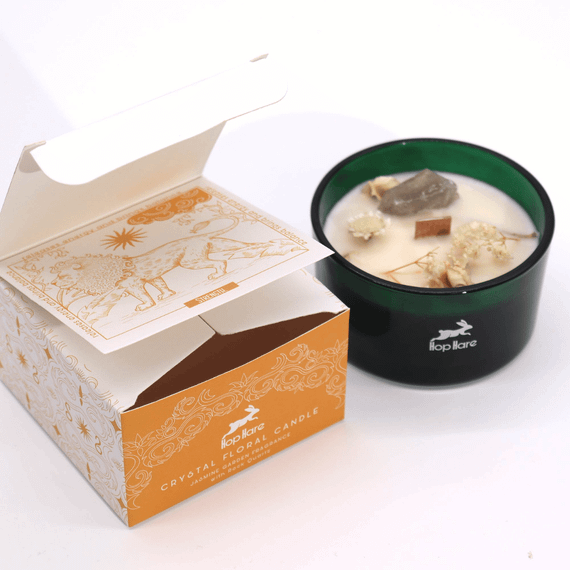 Свічка соєва з камінням та квітами  Лев 330г Hop Hare 5056368334726 | Зображення 1