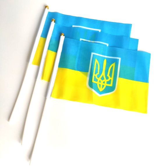 Прапорець України з Гербом набір із 3-х штук поліестер 14*21 см на паличці з присоско | Зображення 4