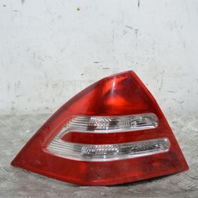 Ліхтар задній лівий Mercedes W203 седан фара задня Мерседес 203 2038200164L