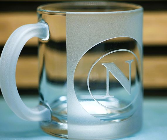 Подарункова скляна чашка для чаю та кави 320 мл з  гравіюванням лого футбольного клуба ФК Наполі | Зображення 1