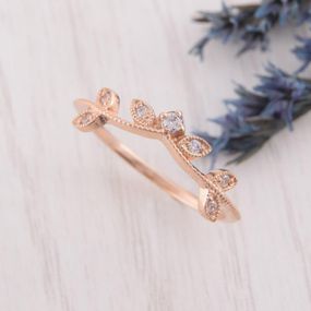 Кольцо из красного золота с фианитами 18.5