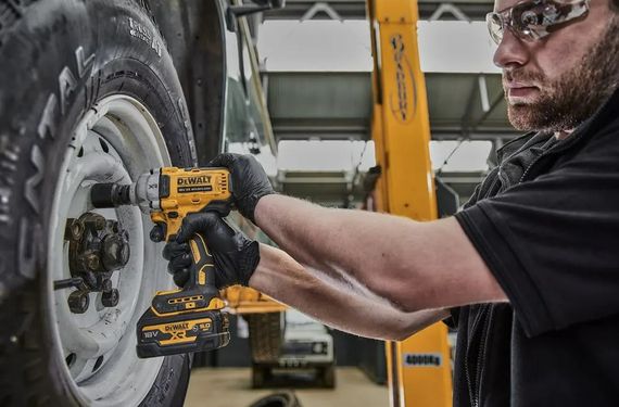 Гайкокрут ударний акумуляторний DeWalt без АКБ та ЗП DCF891N | Зображення 1