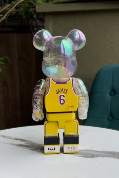 Bearbrick Bodega NBA Los Angeles Lakers  дизайнерська статуетка ведмідь Беарбрік 28 см mb022 жовта | Зображення 3
