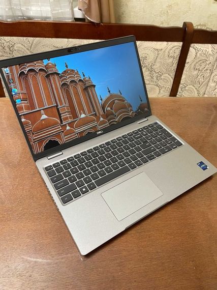 Ультрабук Dell Latitude 5540 / 15.6" (1920x1080) IPS / Intel Core i5-1350P (12 (16) ядер по 3.5 - 4.7 GHz) / 16 GB DDR4 / 256 GB SSD / Intel Iris Xe Graphics / WebCam б/у | Зображення 1