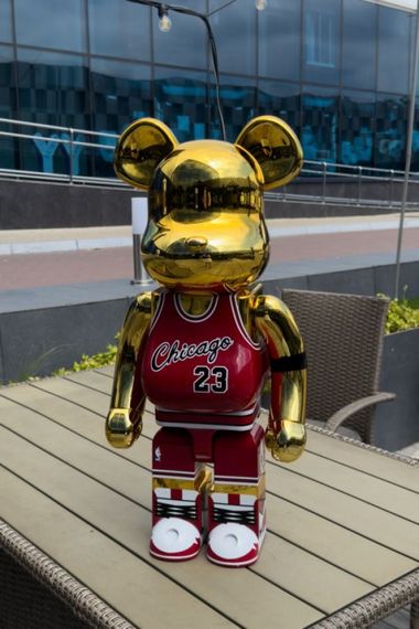 Фигурка  Bearbrick NBA Chicago Bulls Gold / Chrome дизайнерська статуетка ведмідь Беарбрік 70 см mb041 золотистий | Зображення 1