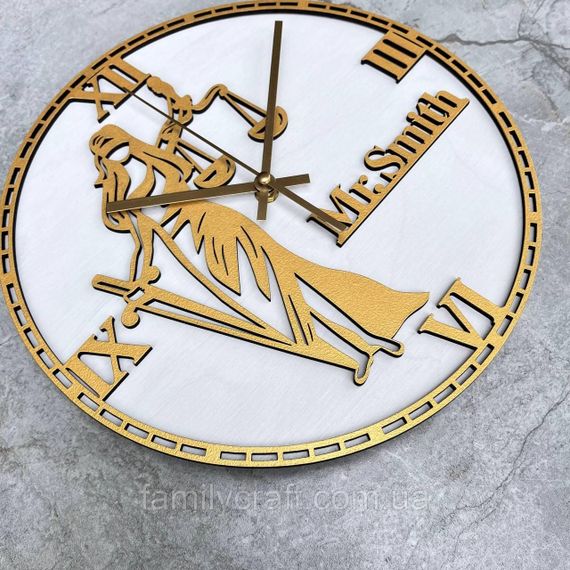 Настінний годинник з дерева для юриста з Фемідою Подарунок адвокату, судді, іменний декор кабінету | Зображення 3