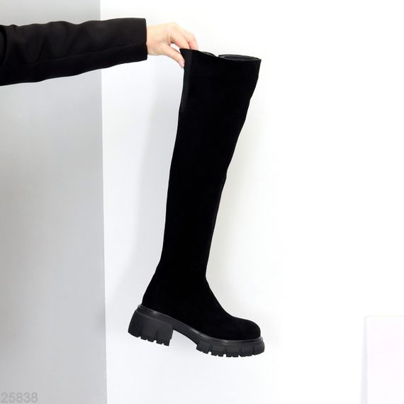 Молодежные черные замшевые ботфорты стрейч еврозима на тракторной подошве | Зображення 2