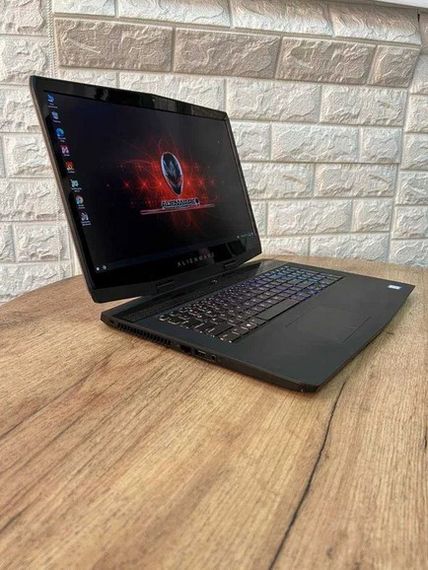 Ноутбук Dell Alienware m17 17,3" i7 8750H 16Gb SSD 1Tb NVMe RTX 2070 MaxQ Б/У | Зображення 2