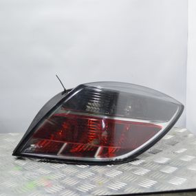 Ліхтар задній правий Opel Astra H GTC 2004-2007 3-дверний Фара стоп задня права Опель Астра Н 24451834