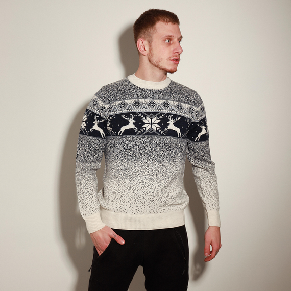 Светр новорічний з оленями білий M