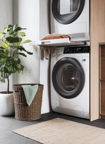 Комплект монтажний Electrolux для з'єднання пральної машини з сушильною машиною, висувна полиця, білий (E1WYHSK1) | Зображення 3
