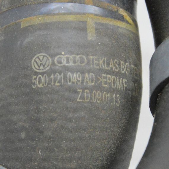 Патрубок системи охолодження 1.2 / 1.4 TSI Skoda Octavia Superb 2012-2024 Шланг води Шкода 5Q0121049AD | Зображення 4