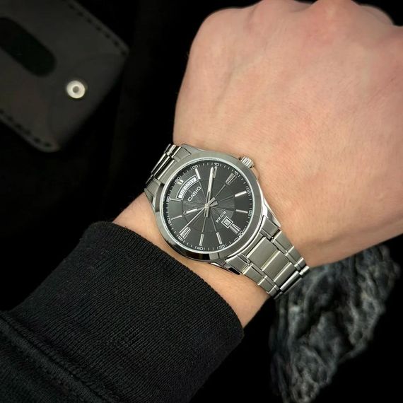 Чоловічий годинник Casio MTP-1381D-1A | Зображення 1