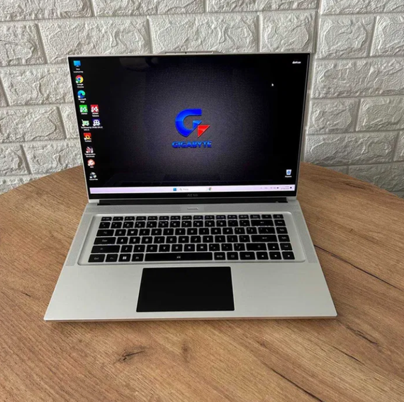 Ноутбук Gigabyte Aero 16 XE4 16,0" 4K OLED i7 12700H 16Gb SSD 1Tb RTX 3070Ti Б/В | Зображення 1