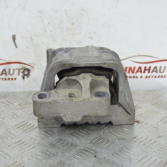 Кронштейн двигуна Volkswagen Golf Jetta Passat Опора подушка мотора Фольксваген Пассат 1K0199262K
