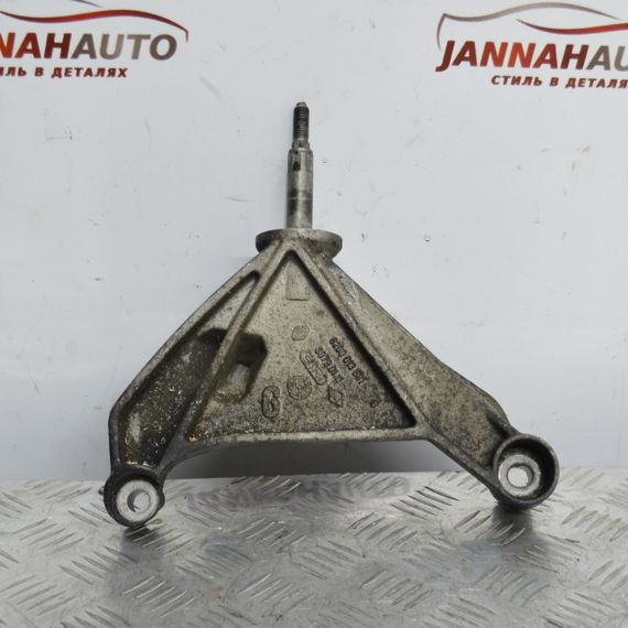 Кронштейн кріплення подушки двигуна лівий 2.2 DCI Renault Laguna II Espace IV Рено Еспейс Лагуна 8200013681