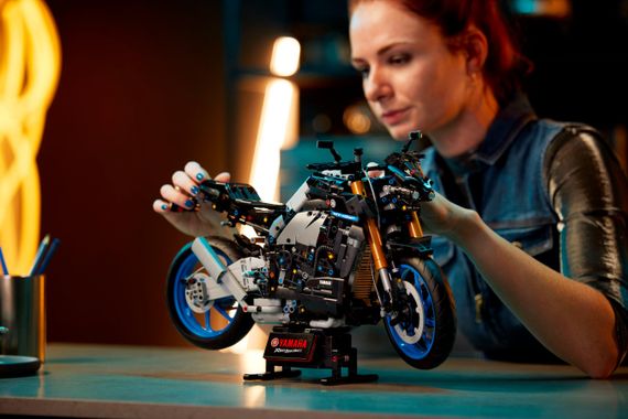 Конструктор LEGO  Technic Yamaha MT 2022 (42159) | Зображення 3