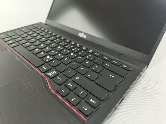 Ультрабук Fujitsu LifeBook E5412 / 14" (1920x1080) IPS / Intel Core i5-1235U (10 (12) ядер 3.3 - 4.4 GHz) / 16 GB DDR4 / 240 GB SSD M.2 / Intel Iris Xe Graphics / WebCam б/в | Зображення 2