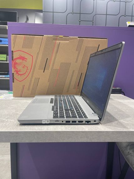 Мобільна робоча станція Dell Precision 3550 / 15.6" (1920x1080) IPS / Intel Core i5-10300H (4 (8) ядра по 2.5 - 4.5 GHz) / 8 GB DDR4 / 256 GB SSD / nVidia Quadro P500, 2 GB GDDR5, 64-bit / WebCam б/в | Зображення 3