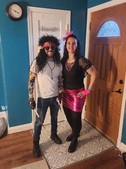 Парик черный кудрявый длинный в стиле рок 80-х, с тату рукавами, для косплей вечеринок смены образа Рок-звезда | Зображення 9