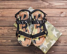 Сандалі VALENTINO Camo валентіно сланці сандали валентино