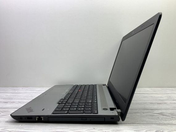 Ноутбук Б-клас Lenovo ThinkPad E570 / 15.6" (1920x1080) TN / Intel Core i5-7200U (2 (4) ядра по 2.5 - 3.1 GHz) / 8 GB DDR4 / 240 GB SSD / Intel HD Graphics 620 / WebCam б/в | Зображення 4