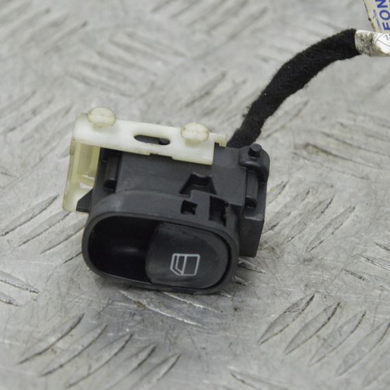 Кнопка склопідйомника Mercedes C-Class W203 2000-2007 Кнопка скла передня права Мерседес A2038200210