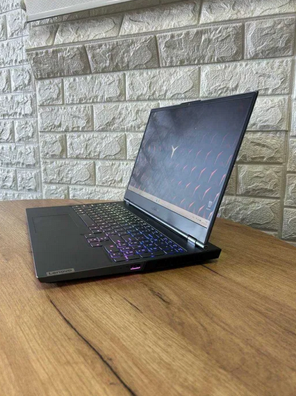 Ноутбук  Lenovo Legion 7 15.6" 144Hz i7 10750H 16Gb SSD 512Gb RTX 2070 MaxQ Б/В | Зображення 3
